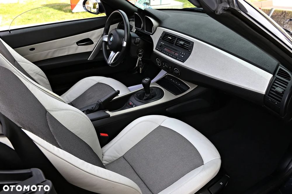BMW Z4 2.2i - 30