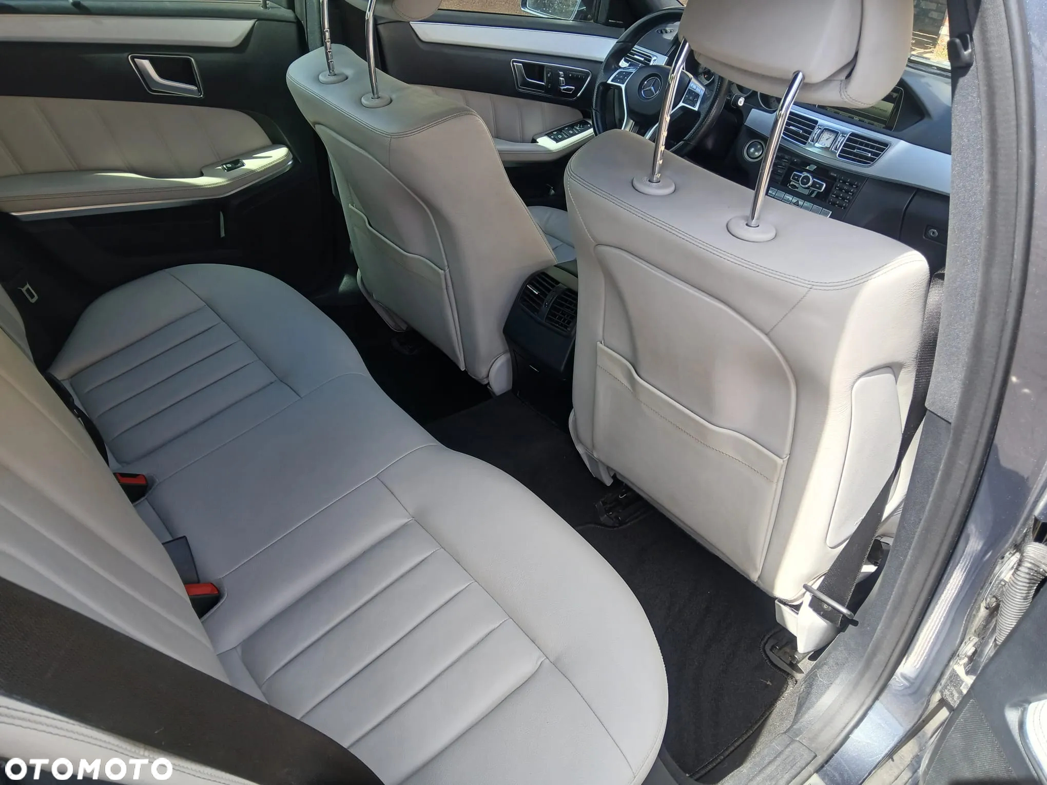 Mercedes-Benz Klasa E 350 T 4Matic 7G-TRONIC Elegance - 16