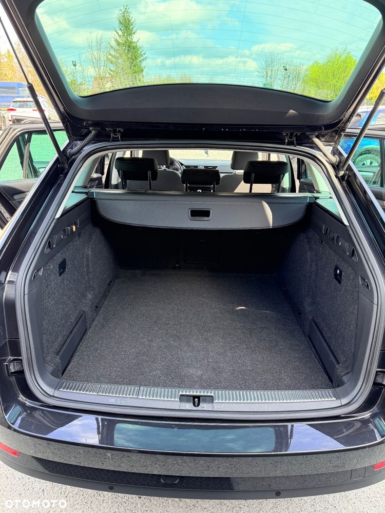 Skoda Superb 2.0 TDI Premium Edition - 12