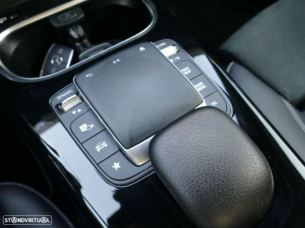 Mercedes-Benz A 250 Limousine e AMG Line - 22