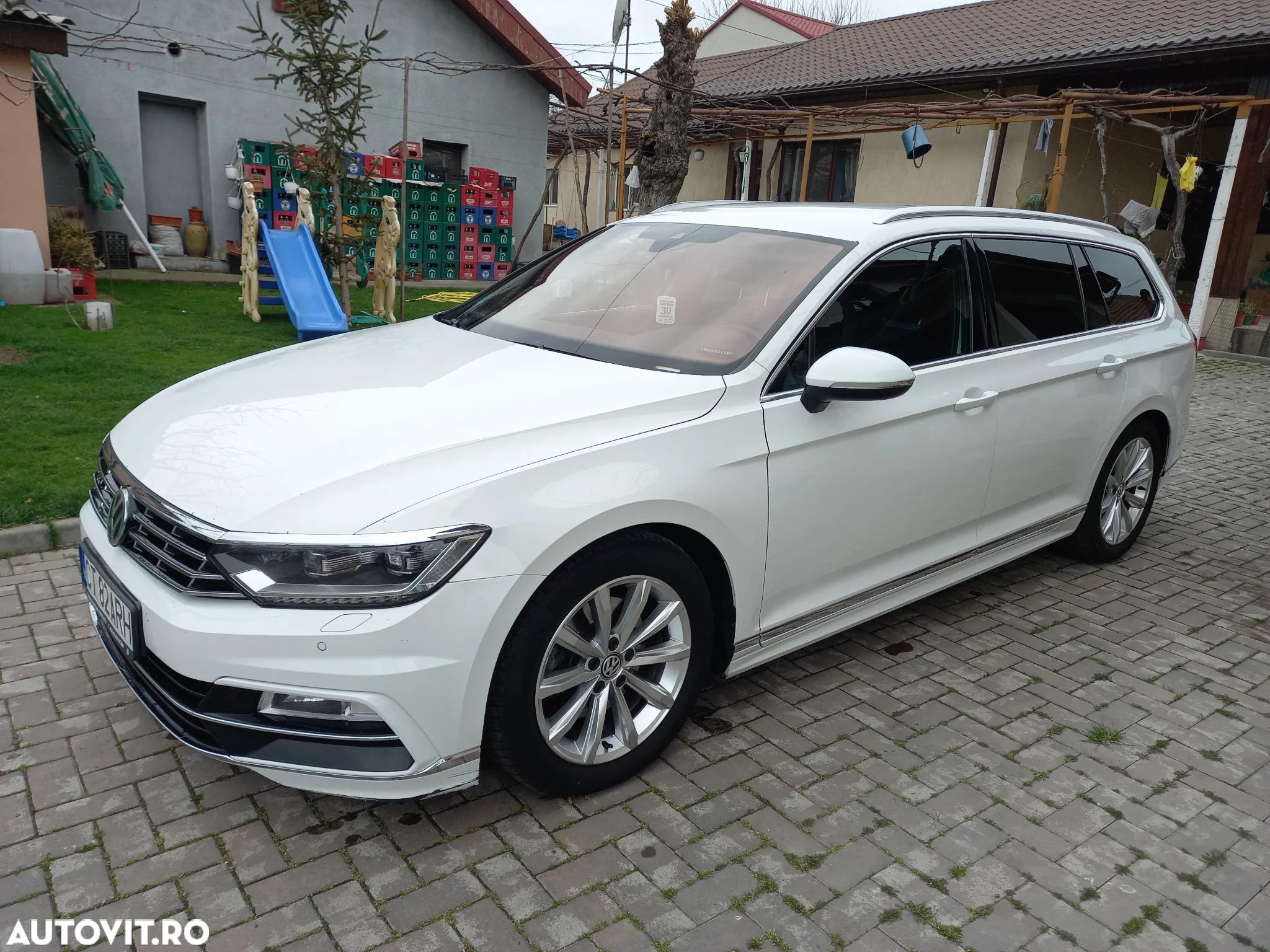 Volkswagen Passat - 4