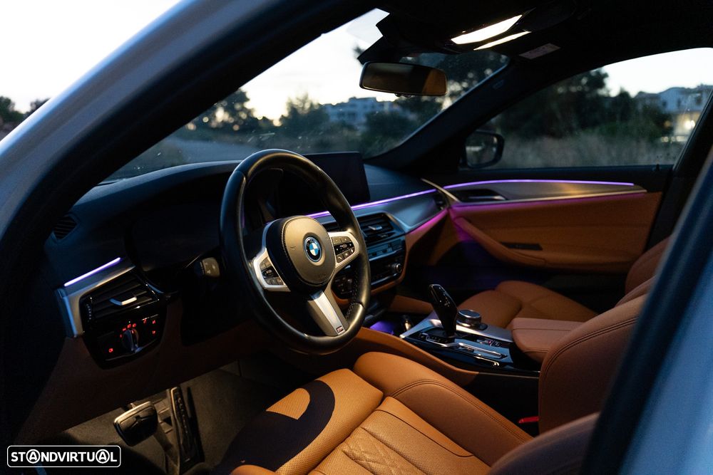 BMW 530 e Pack Desportivo M - 17