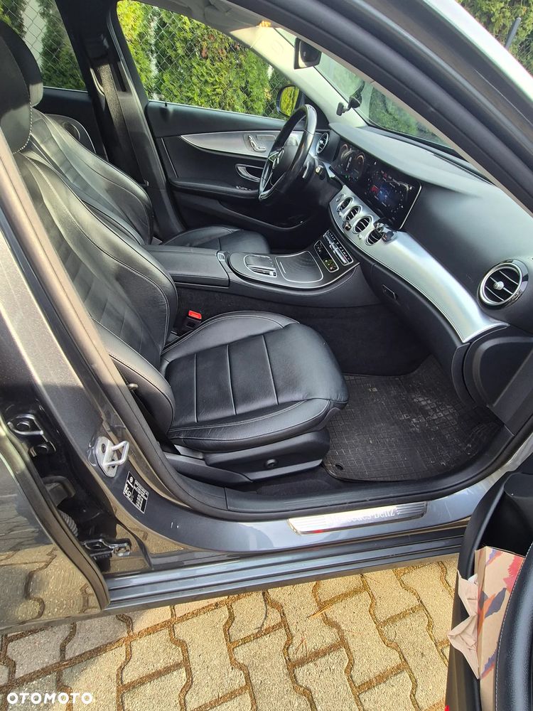 Mercedes-Benz Klasa E 200 4-Matic - 28