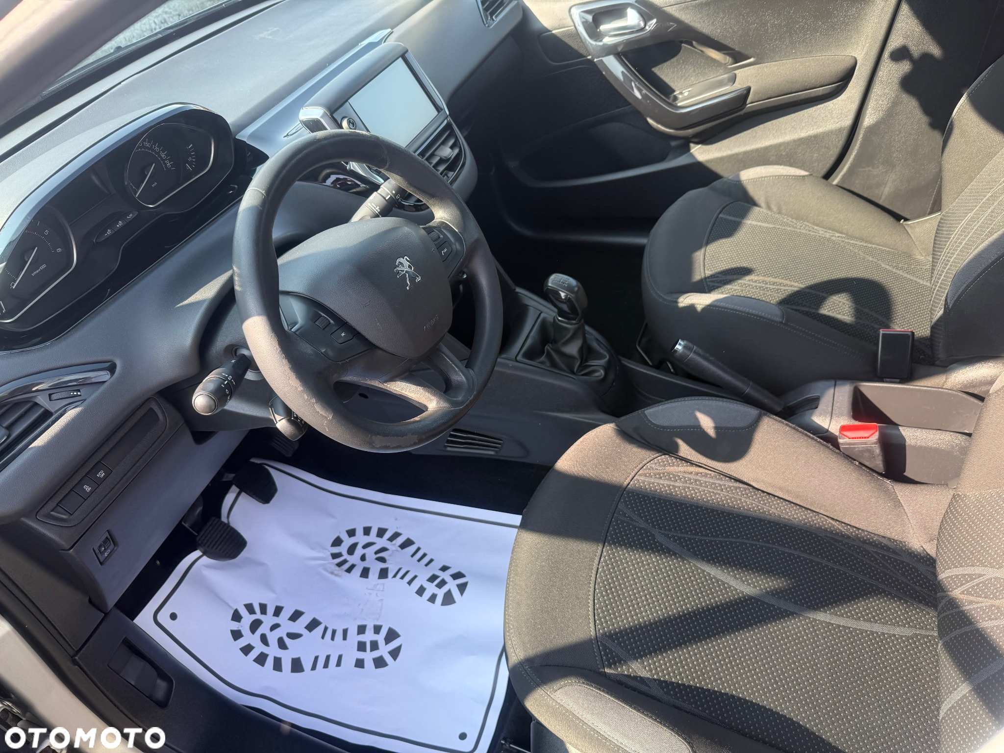 Peugeot 208 - 13