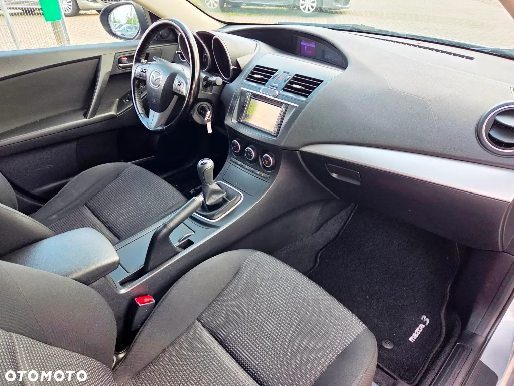 Mazda 3 1.6 CD Exclusive + - 29