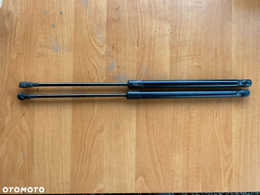 SIŁOWNIK TELESKOP KLAPY TYLNEJ BAGAŻNIKA SEAT LEON 1P II 1P0827550