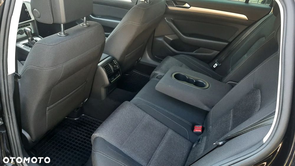 Volkswagen Passat 1.6 TDI SCR DSG Business - 10