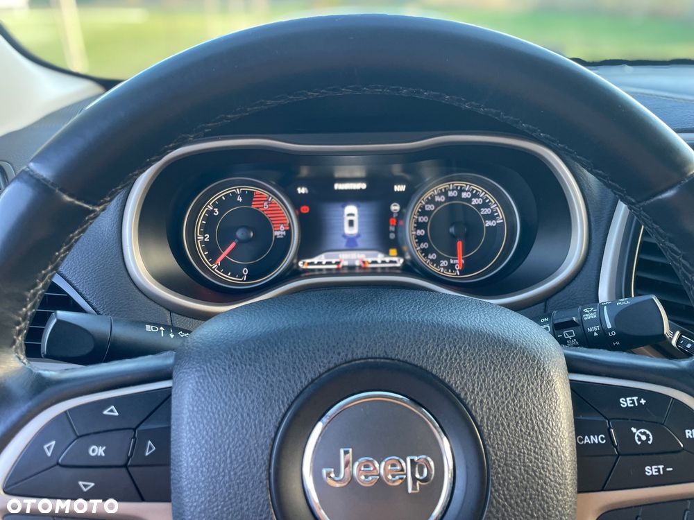 Jeep Cherokee - 13