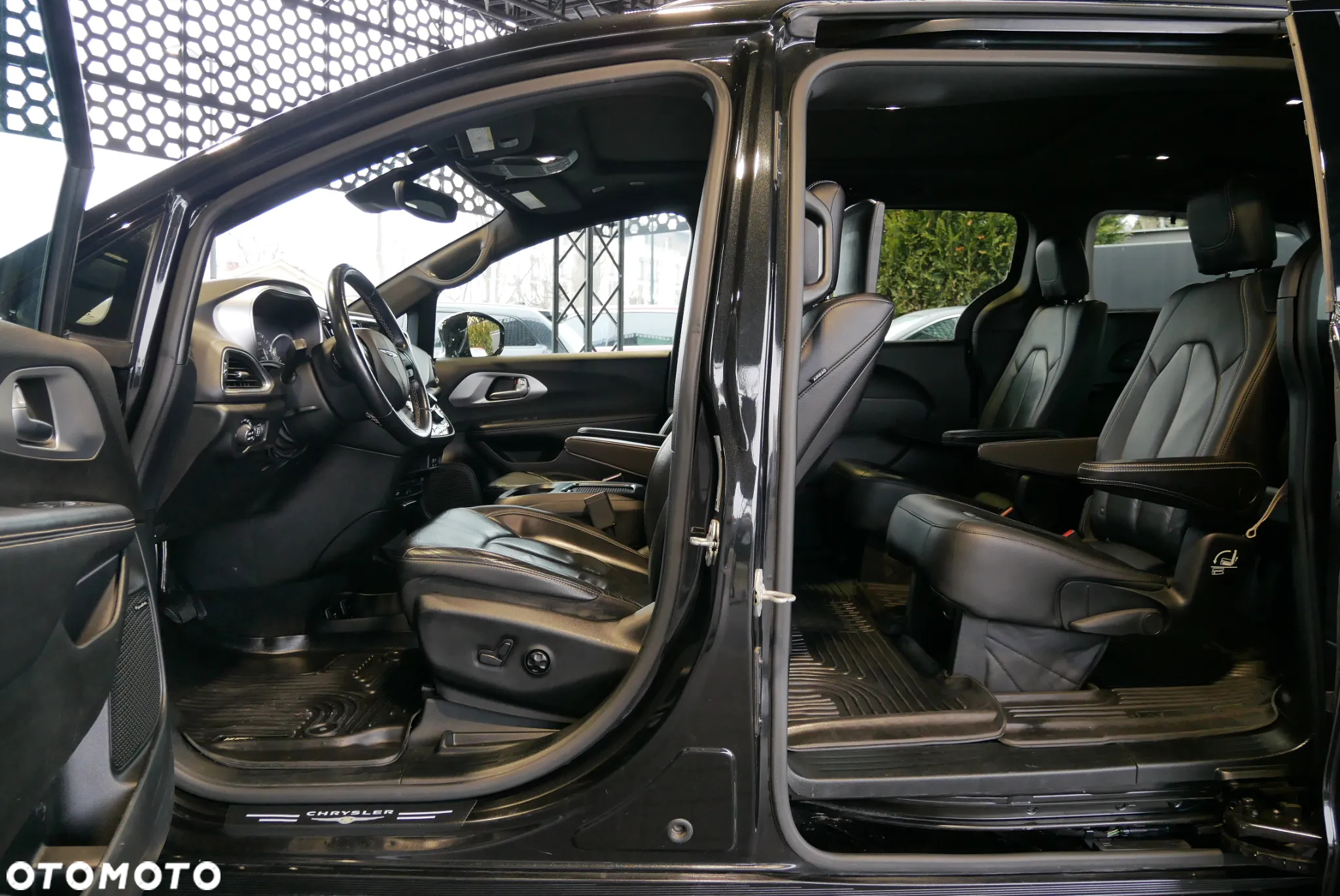 Chrysler Pacifica - 8