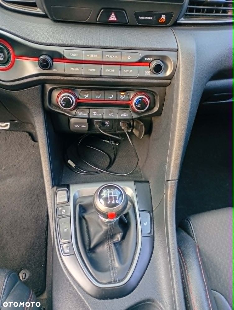 Hyundai Veloster 1.6 Turbo Premium - 12