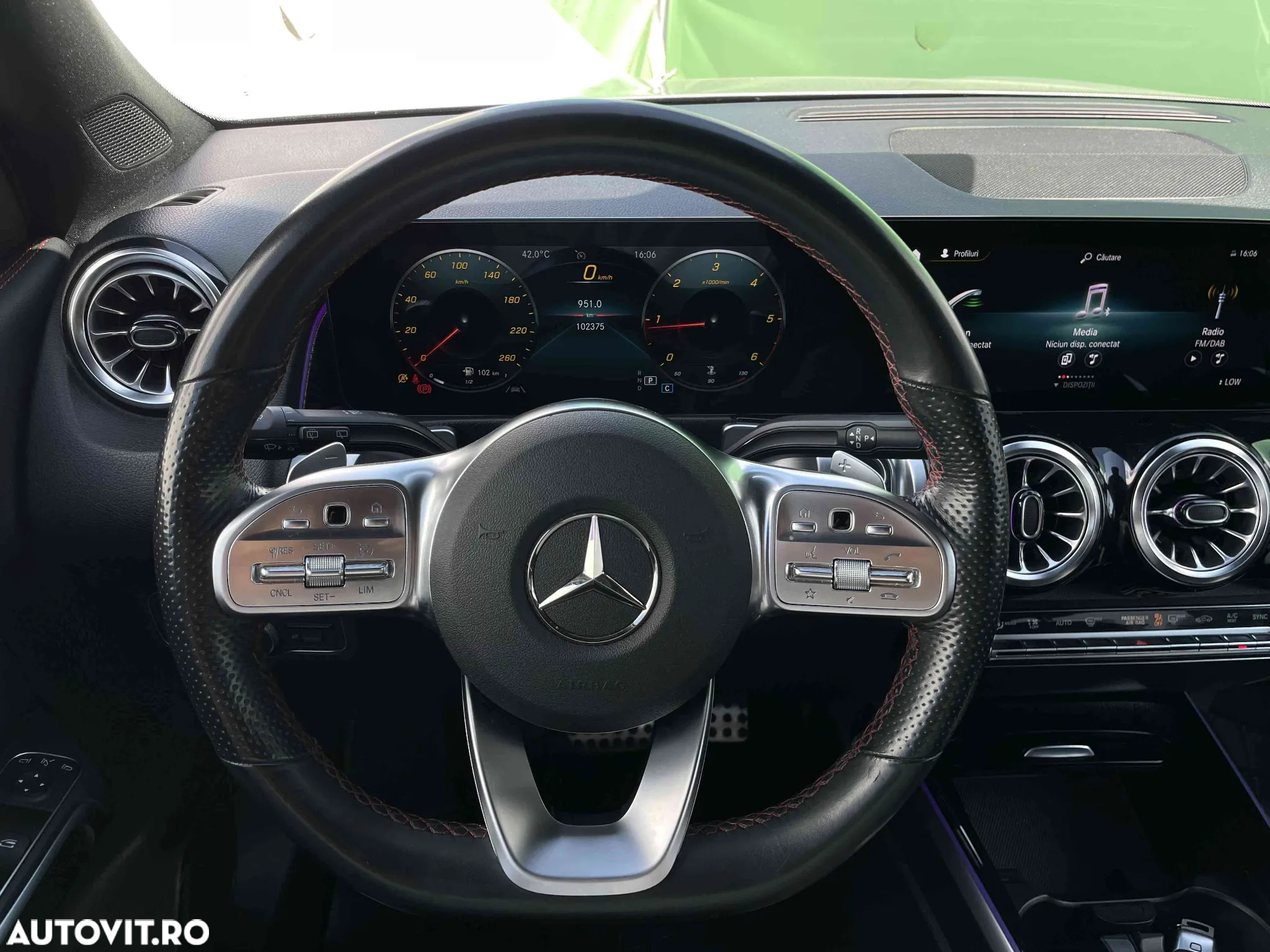 Mercedes-Benz GLB - 9