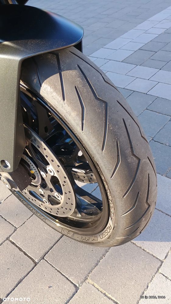 Suzuki GSX-R - 10