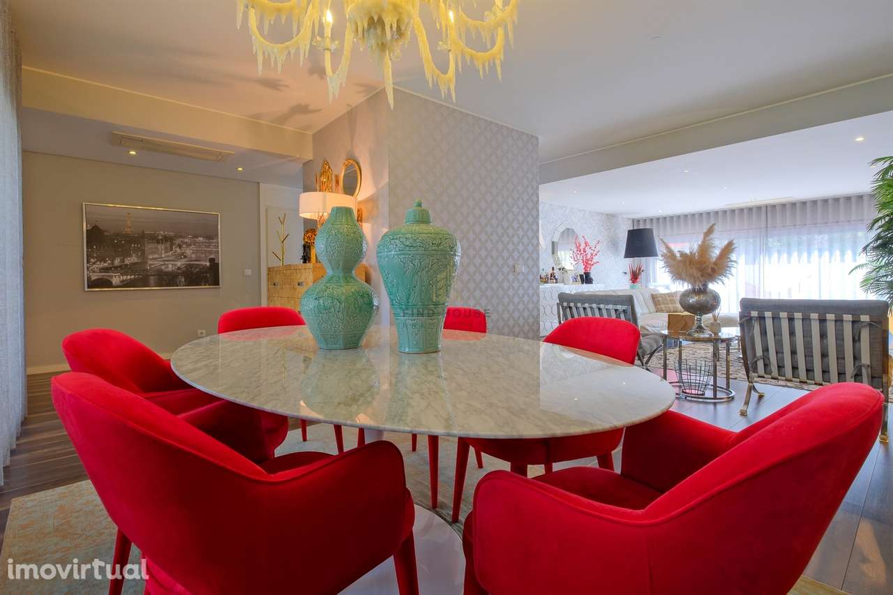 Moradia T4 com garagem box, piscina e jardim em Santo António da Charn - Grande imagem: 5/47