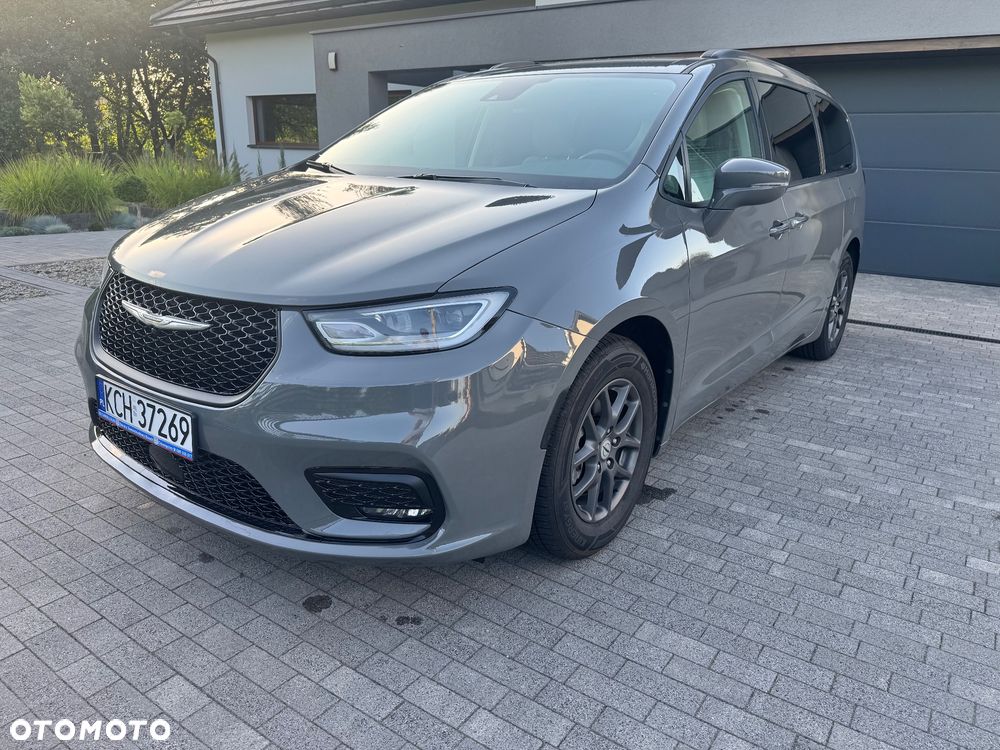 Chrysler Pacifica - 1