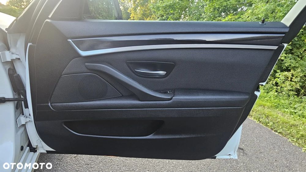 BMW Seria 5 520d - 27