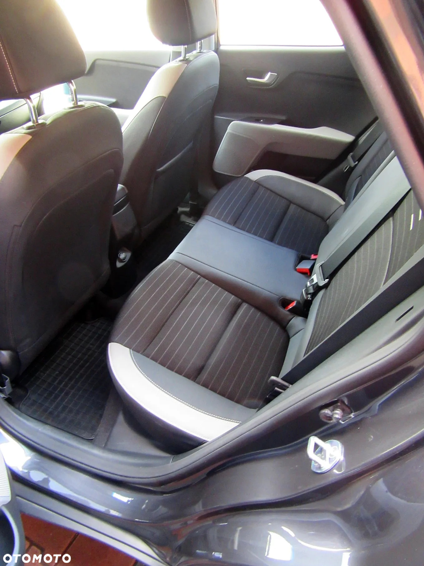 Kia Stonic 1.0 T-GDI L Business Line - 7
