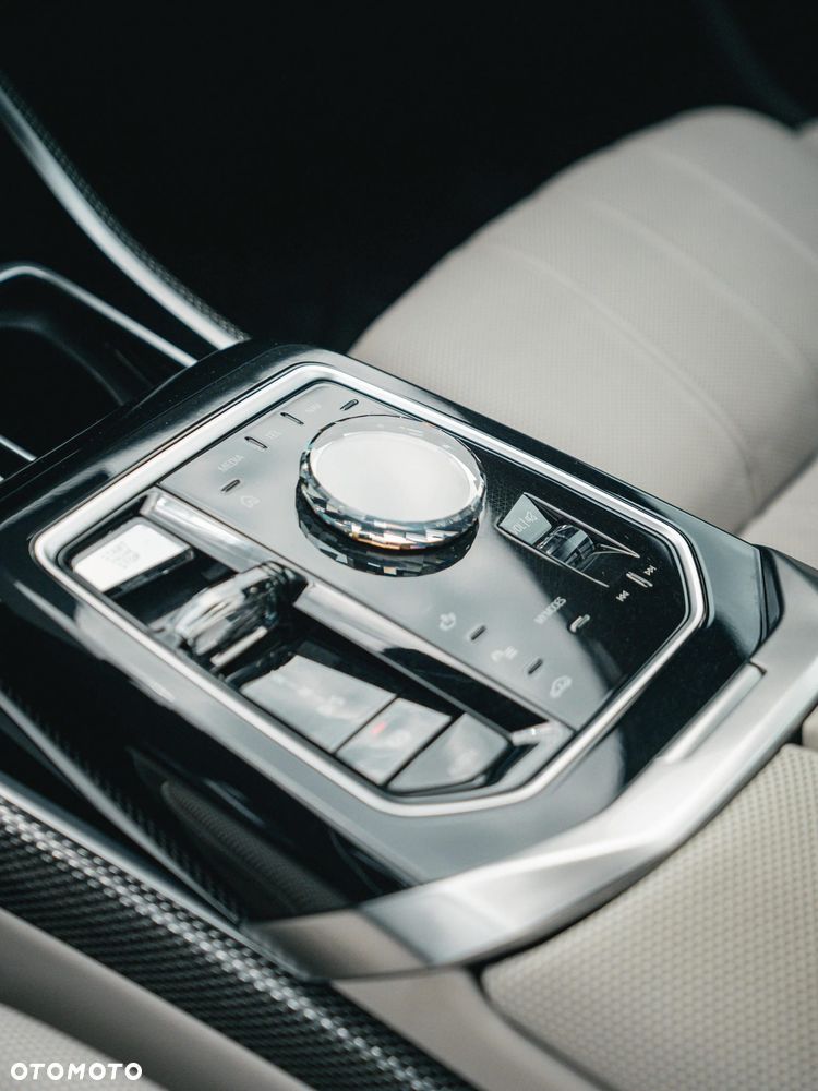 BMW Seria 7 M760e PHEV xDrive sport - 3