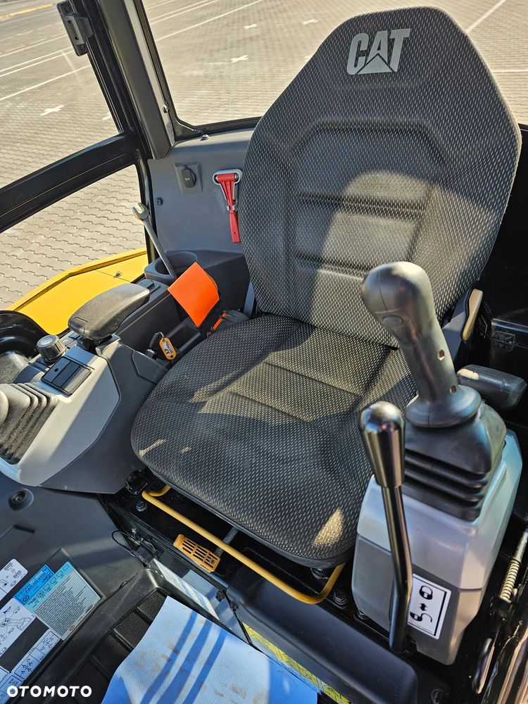 Caterpillar 302.7 - 12