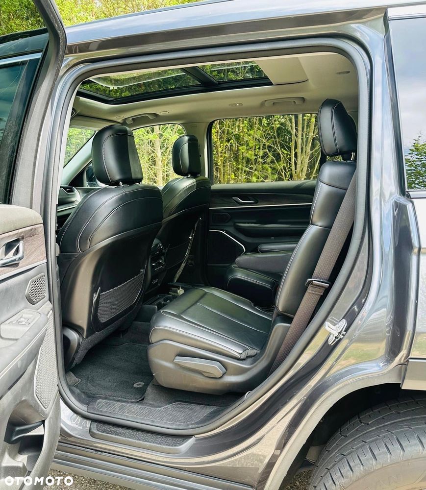Jeep Grand Cherokee - 23