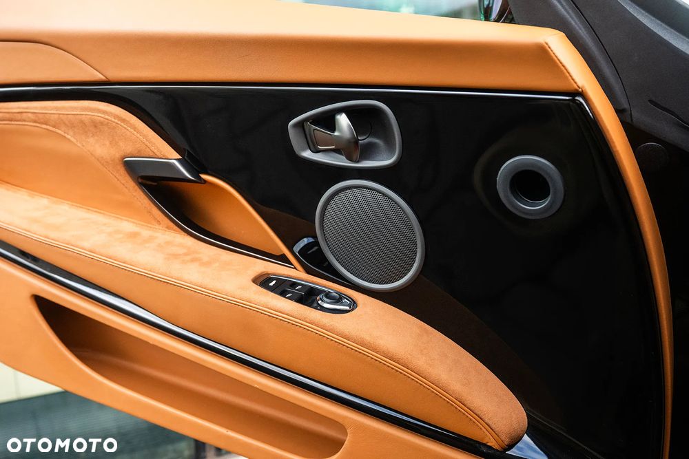 Aston Martin DBS - 29