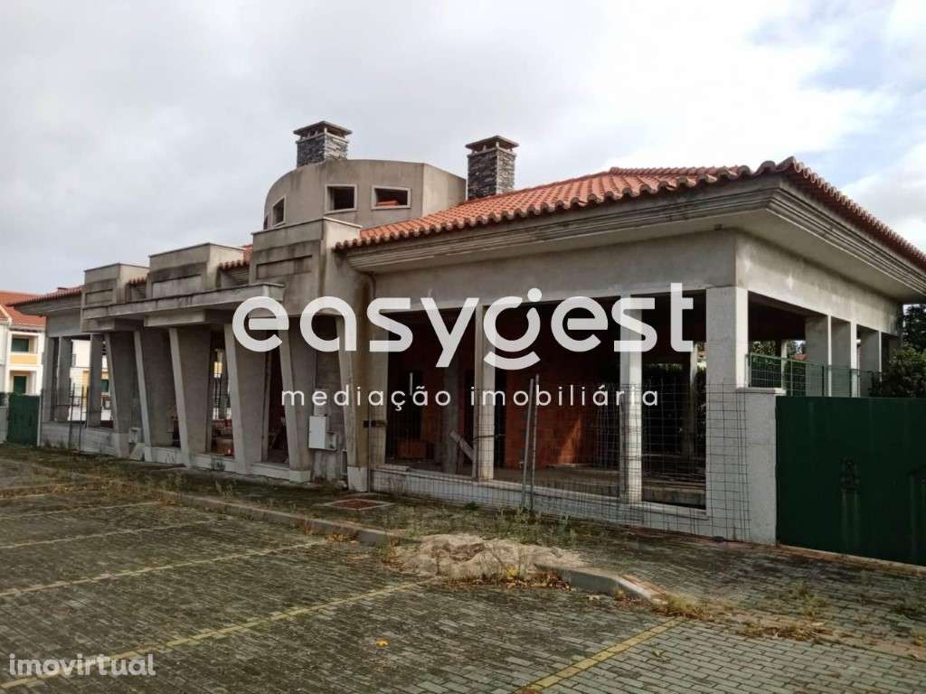 Espaço comercial emblemático em fase de construção no Fundão - Grande imagem: 2/16