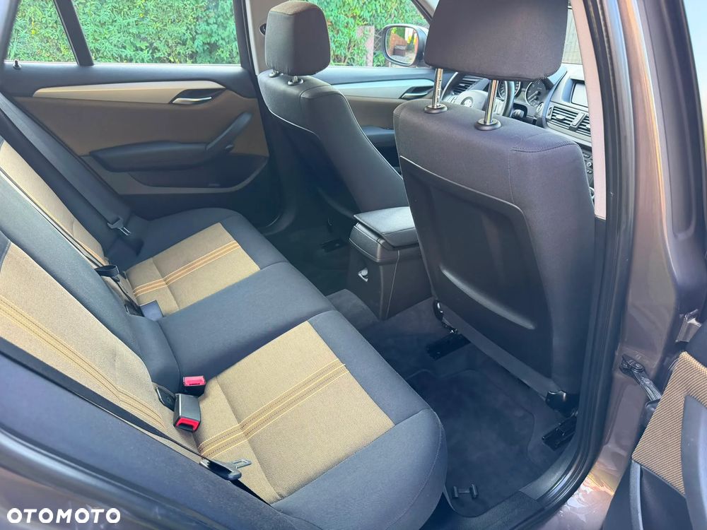 BMW X1 sDrive18i - 18