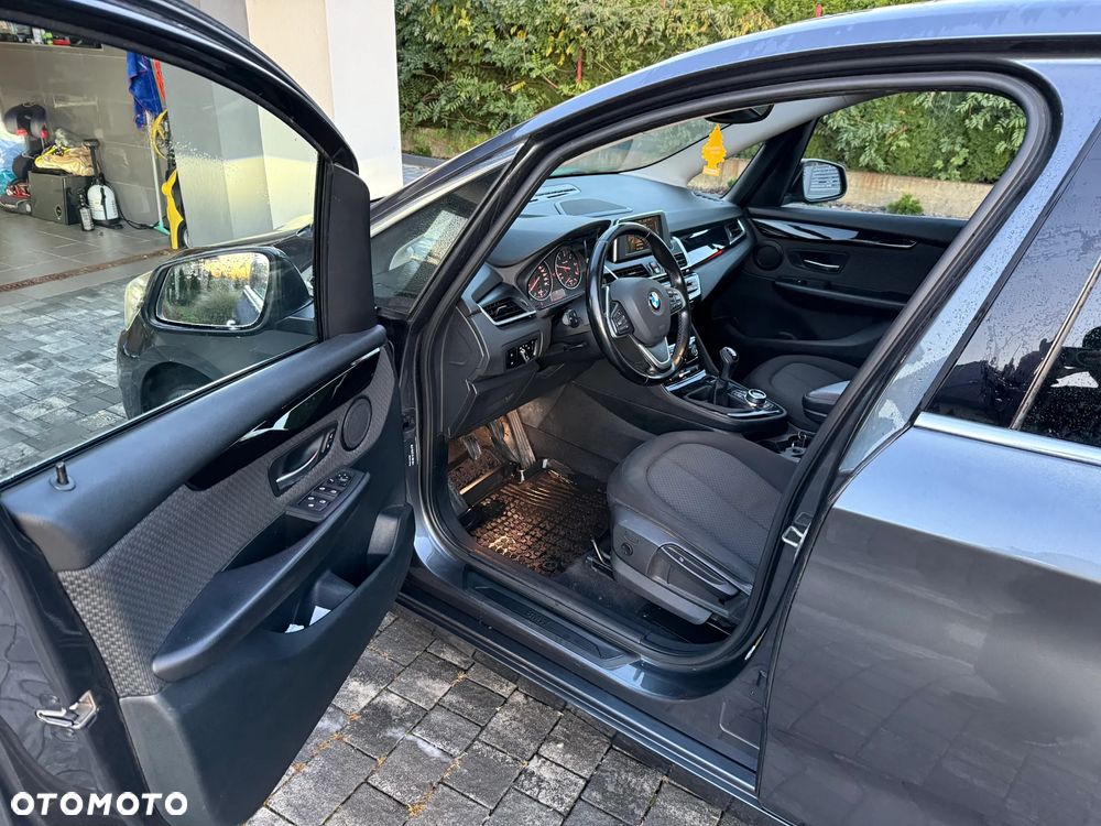 BMW Seria 2 218d - 9