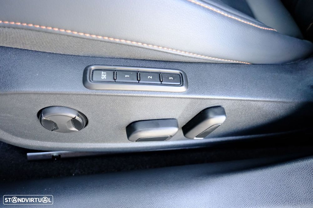 Cupra Leon 1.4 e-Hybrid VZ DSG - 9