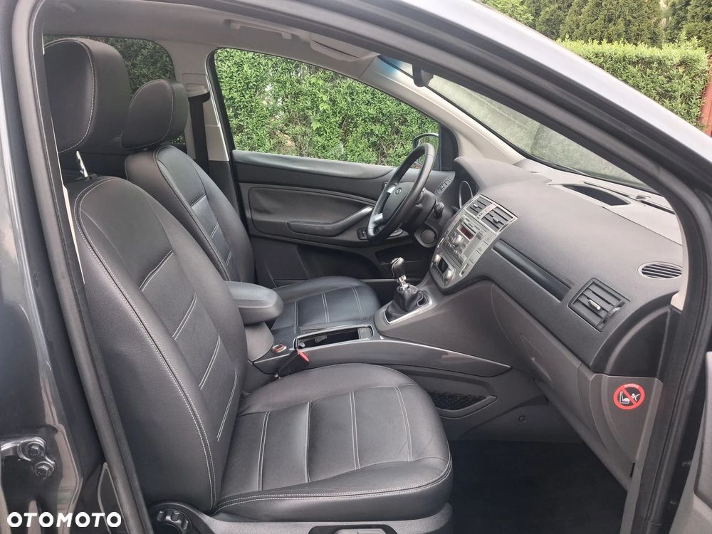 Ford Kuga 2.0 TDCi 2x4 Titanium - 4