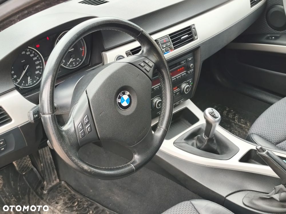 BMW Seria 3 320d - 8