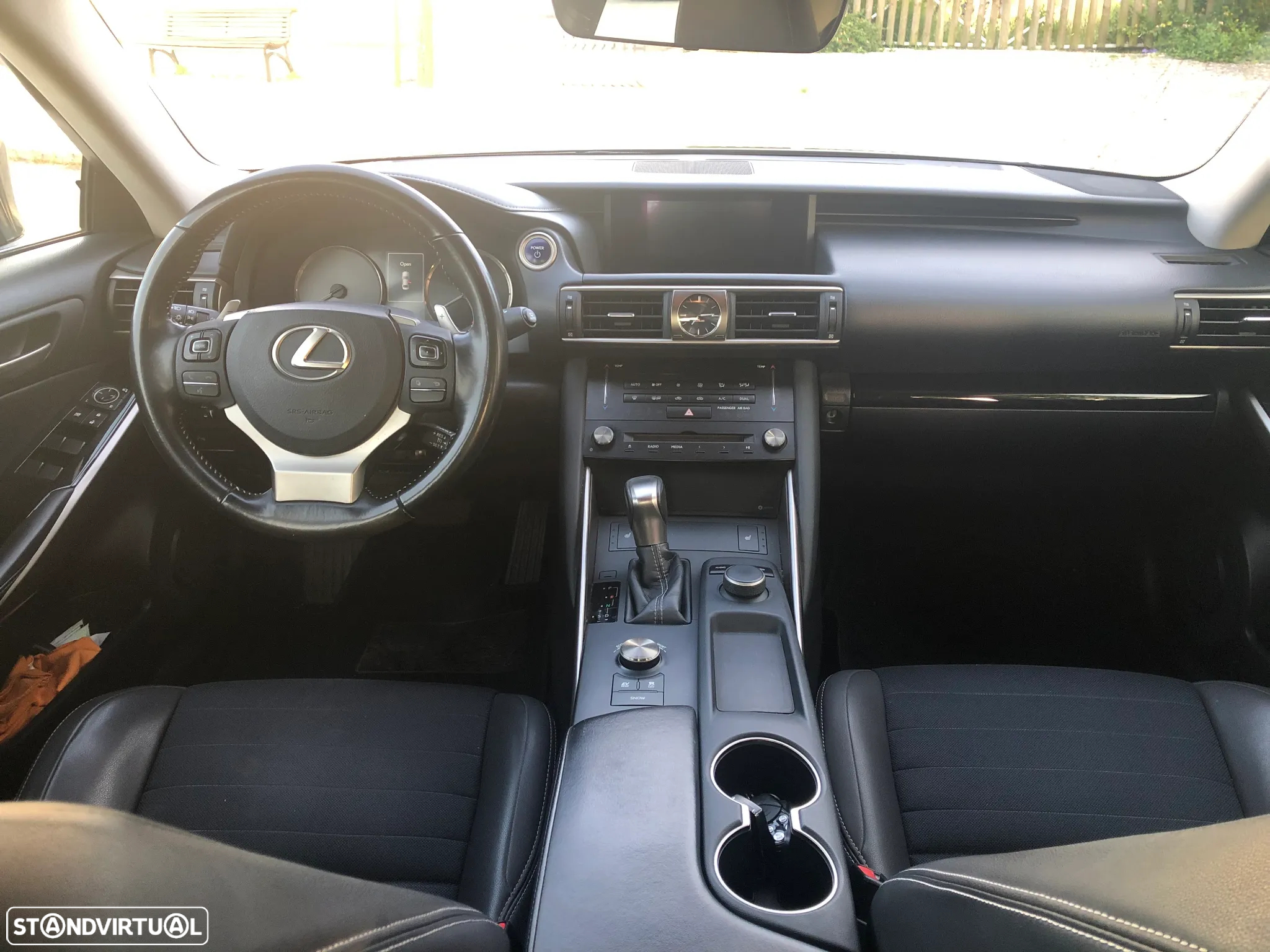 Lexus IS 300H Executive - 9