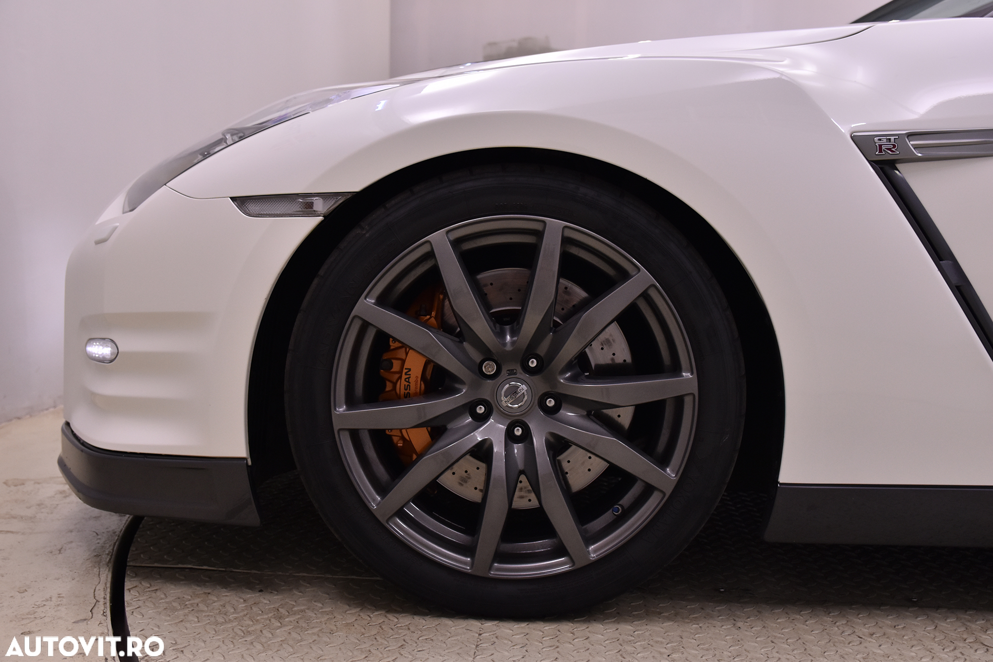 Nissan GT-R - 12