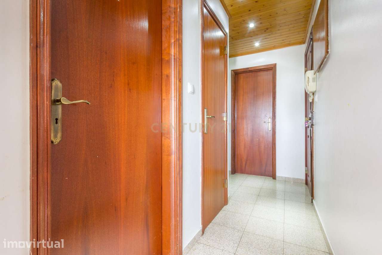 TROQUE DE CASA - 3 ASSOALHADAS NO BARREIRO - QUINTA DA LOMBA - Grande imagem: 4/10