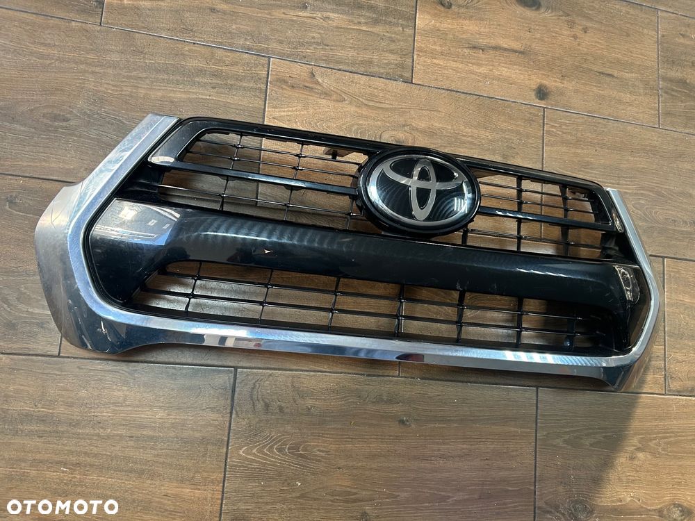 Atrapa kratka grill TOYOTA HILUX 8 VIII LIFT 20- ORG - 2