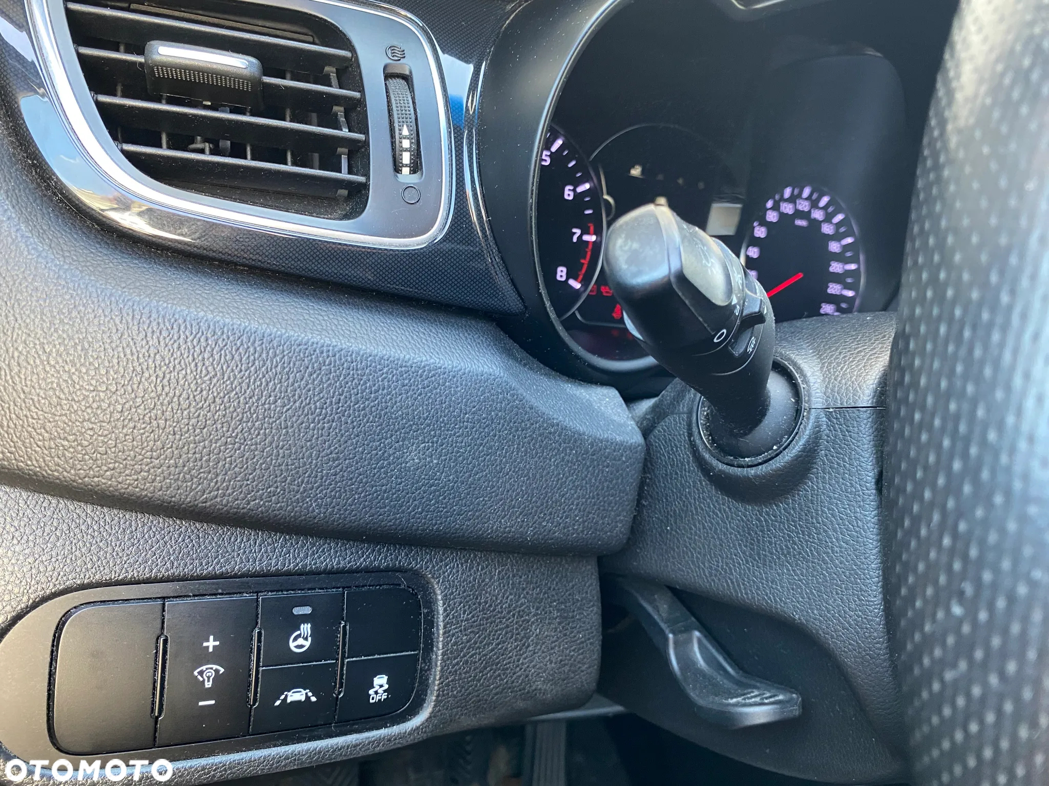 Kia Carens 1.6 GDI L - 6