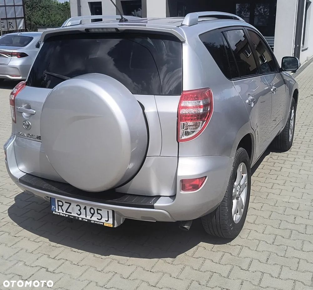 Toyota RAV4 2.2 D-4D Sol - 2