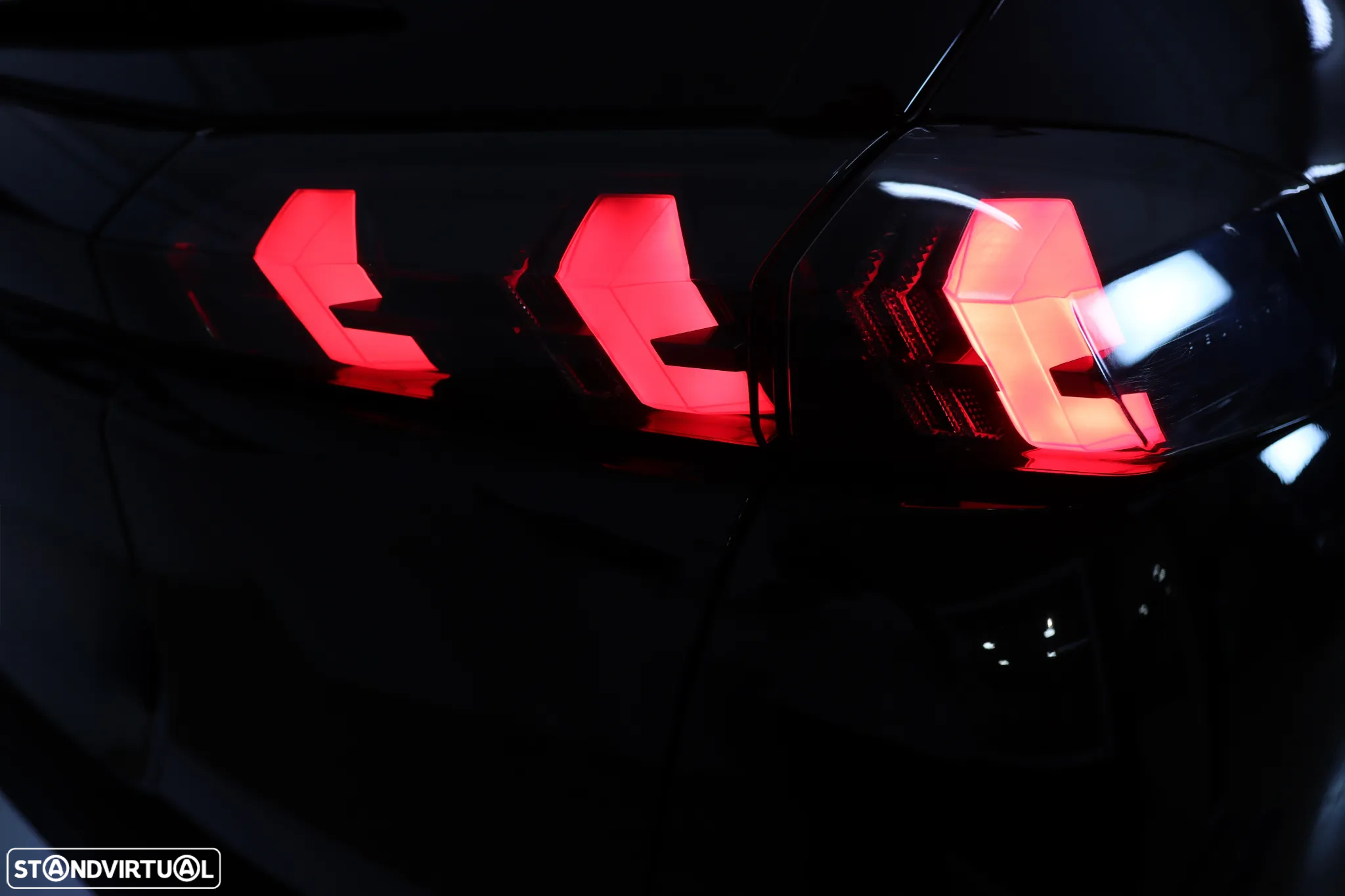 Peugeot 2008 PureTech 130 EAT8 GT - 22