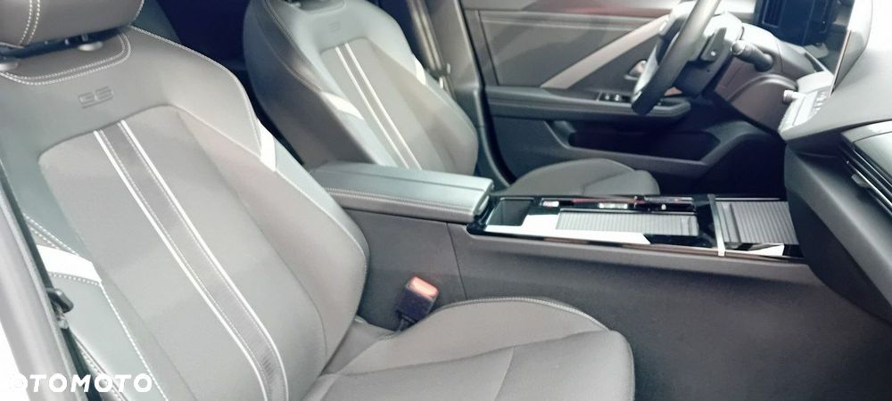 Opel Astra 1.2 T GS Line S&S - 22