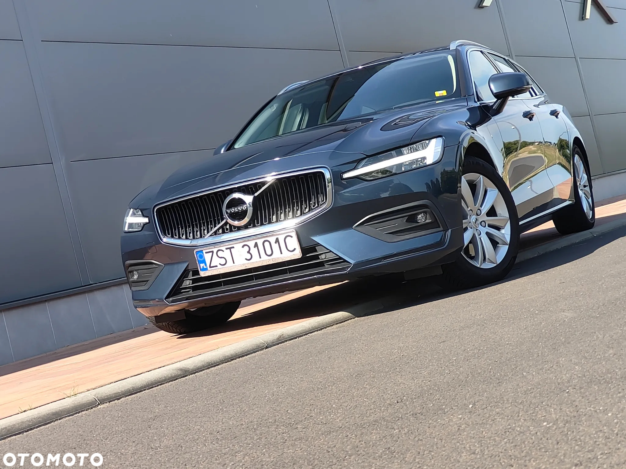 Volvo V60 B3 B Geartronic Momentum - 3