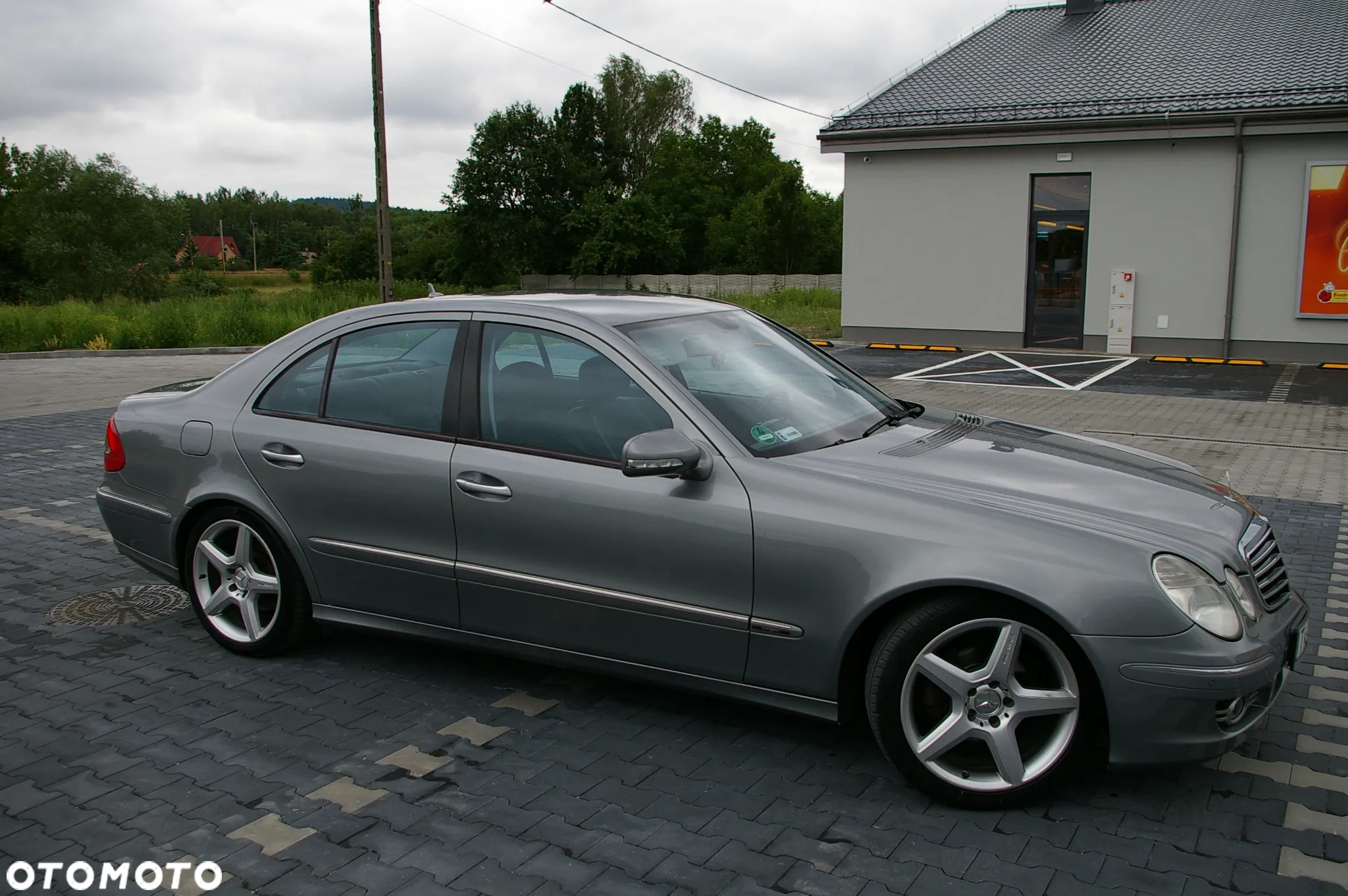 Mercedes-Benz Klasa E 320 CDI Avantgarde DPF Sport Edition AMG - 4