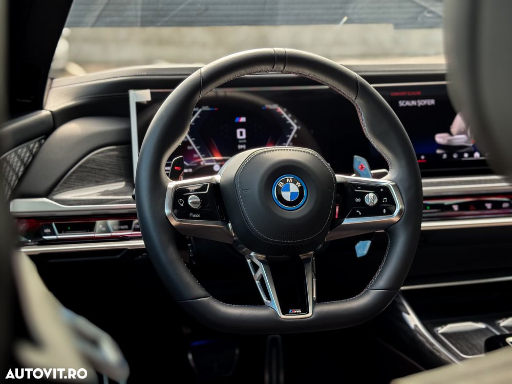 BMW M7 M760e xDrive - 22