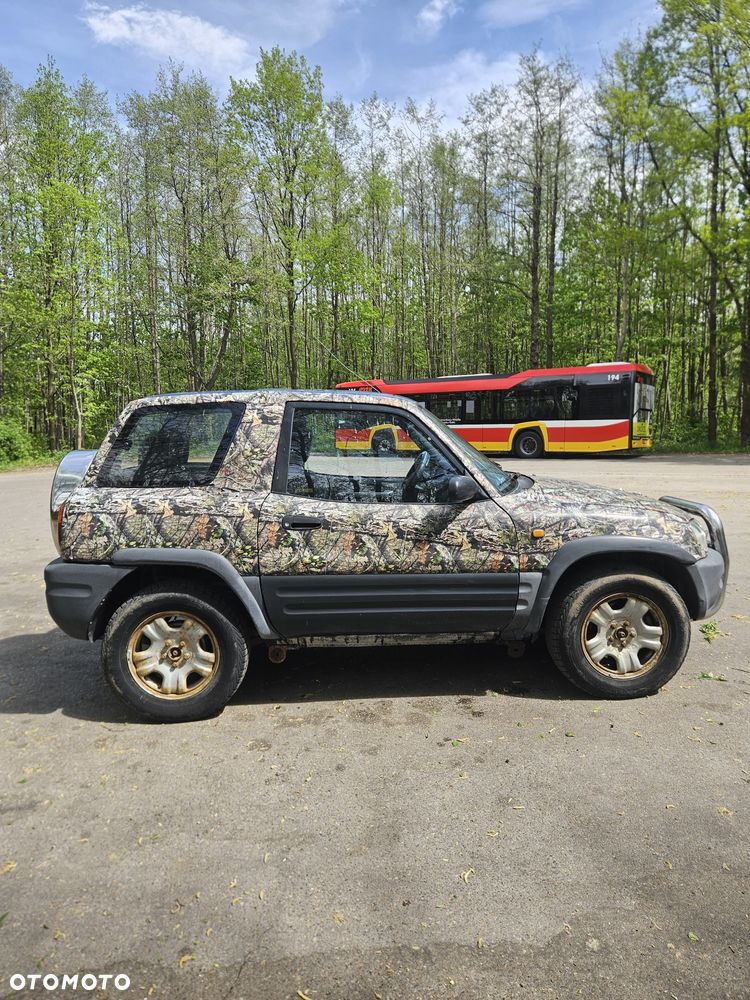 Toyota RAV4 - 6