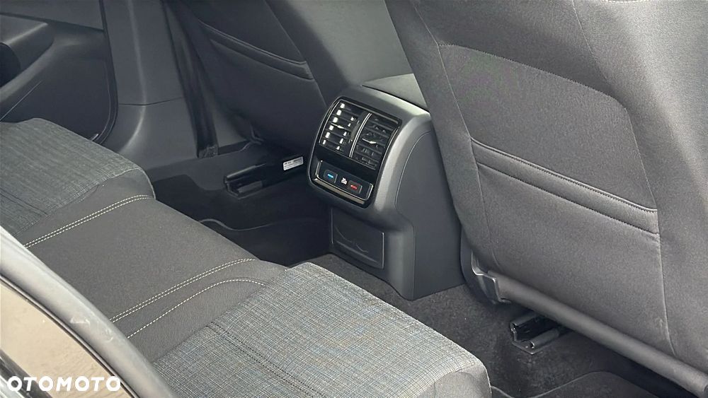 Volkswagen Passat - 15