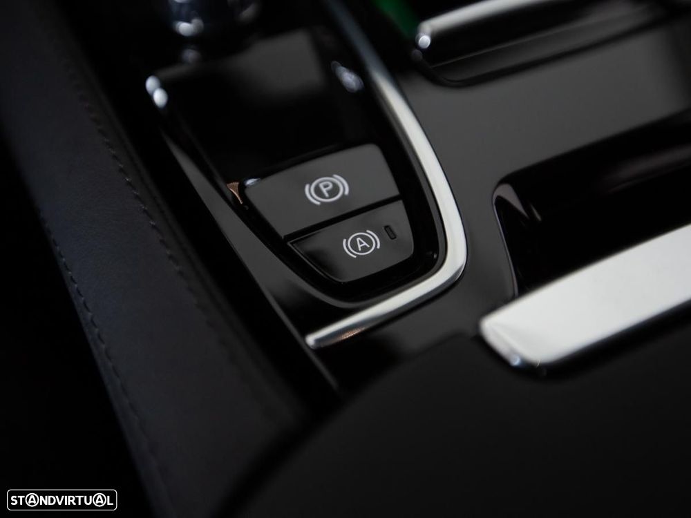 Volvo V60 2.0 T6 AWD TE Essential - 26