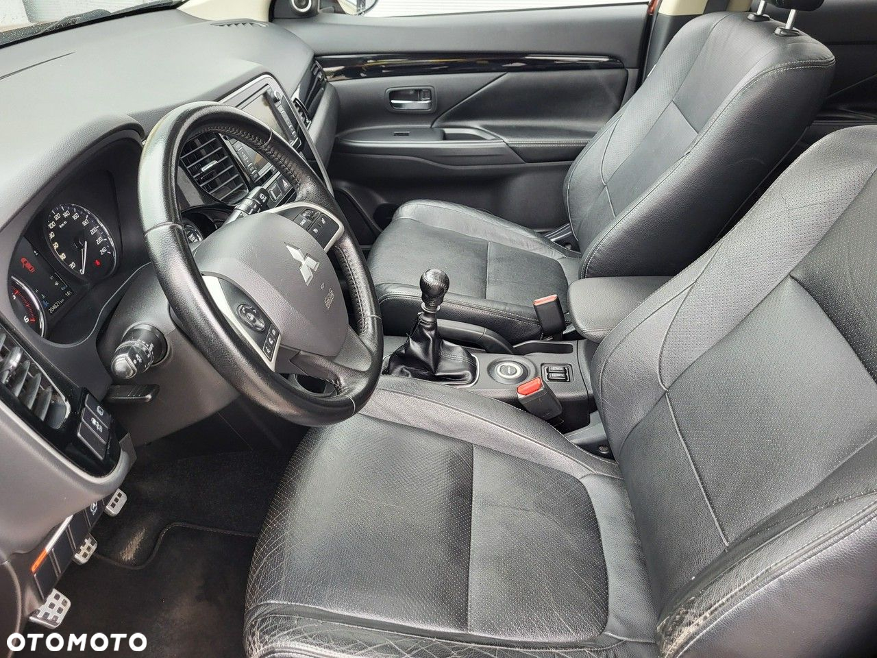 Mitsubishi Outlander - 22