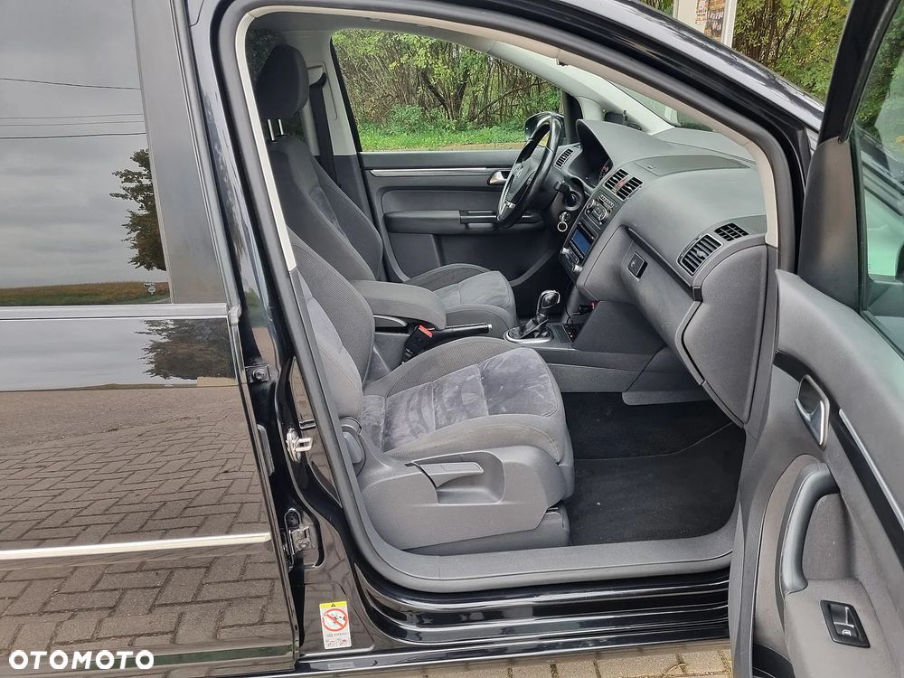 Volkswagen Touran 2.0 TDI DPF DSG Highline - 16