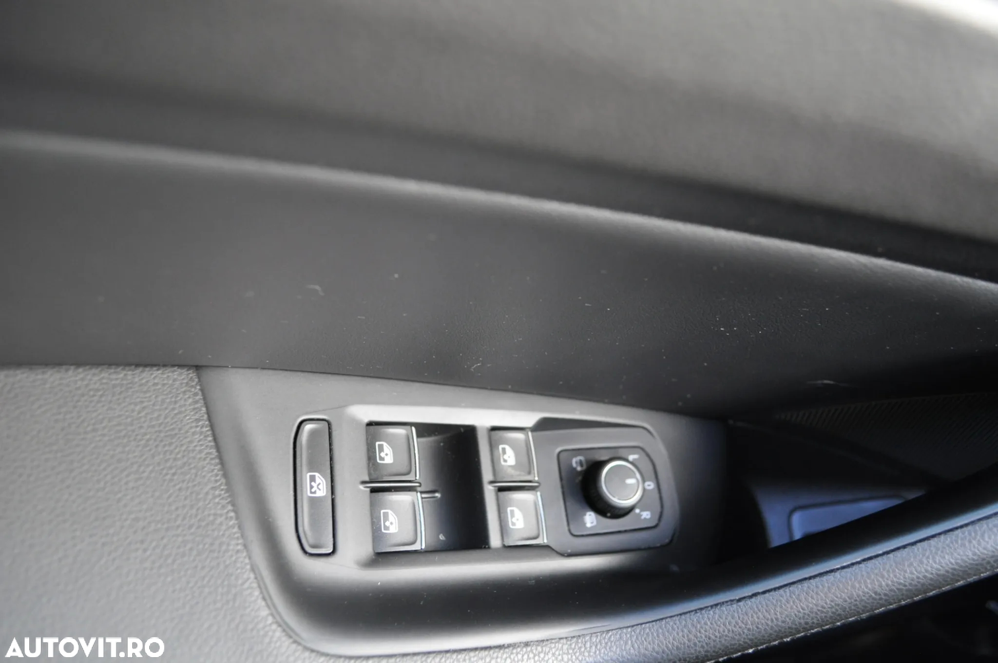 Volkswagen Passat Variant 2.0 TDI SCR DSG Highline - 19