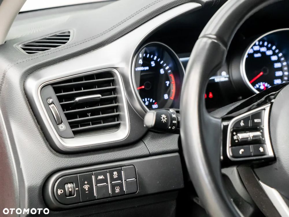 Kia XCeed 1.5 T-GDI M - 24