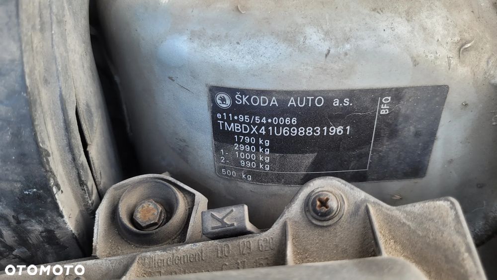 Skoda Octavia 1.6 Tour - 12