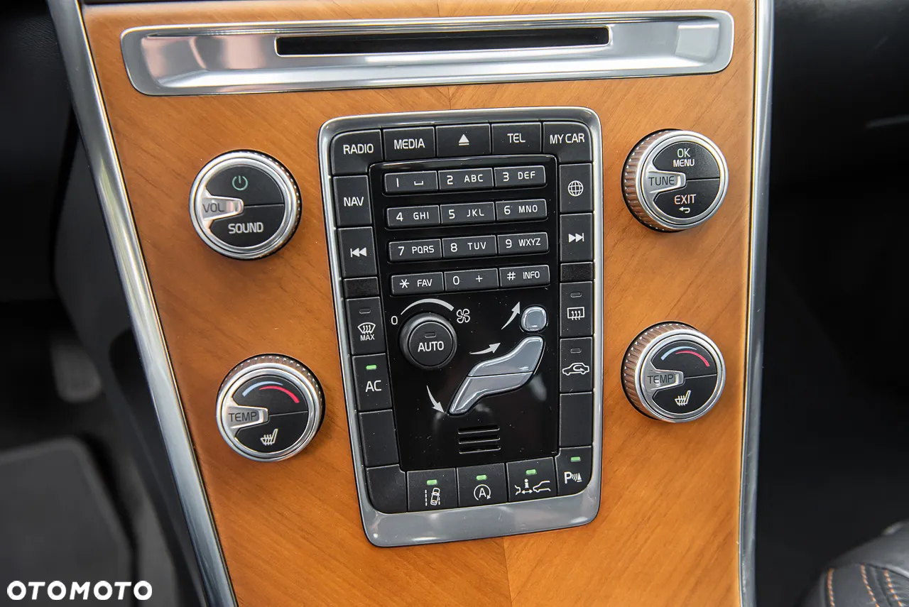 Volvo XC 60 D3 Momentum Pro - 24